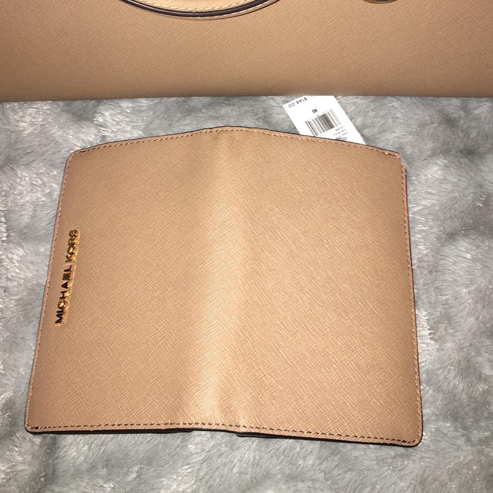 Michael Kors Ciara large TZ satchel khaki wallet - Picture 5 of 8